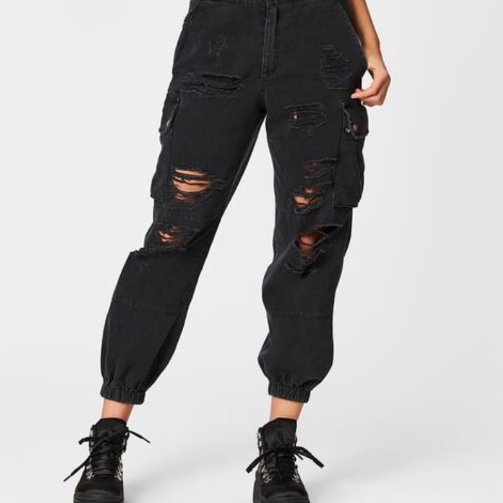 Black elastic ankle cargo pants